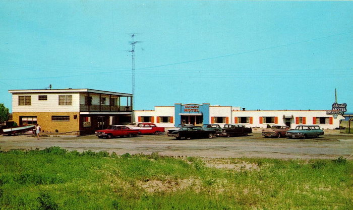 Snyders Shoreline Inn (Shoreline Motel) - OLD POSTCARD (newer photo)
